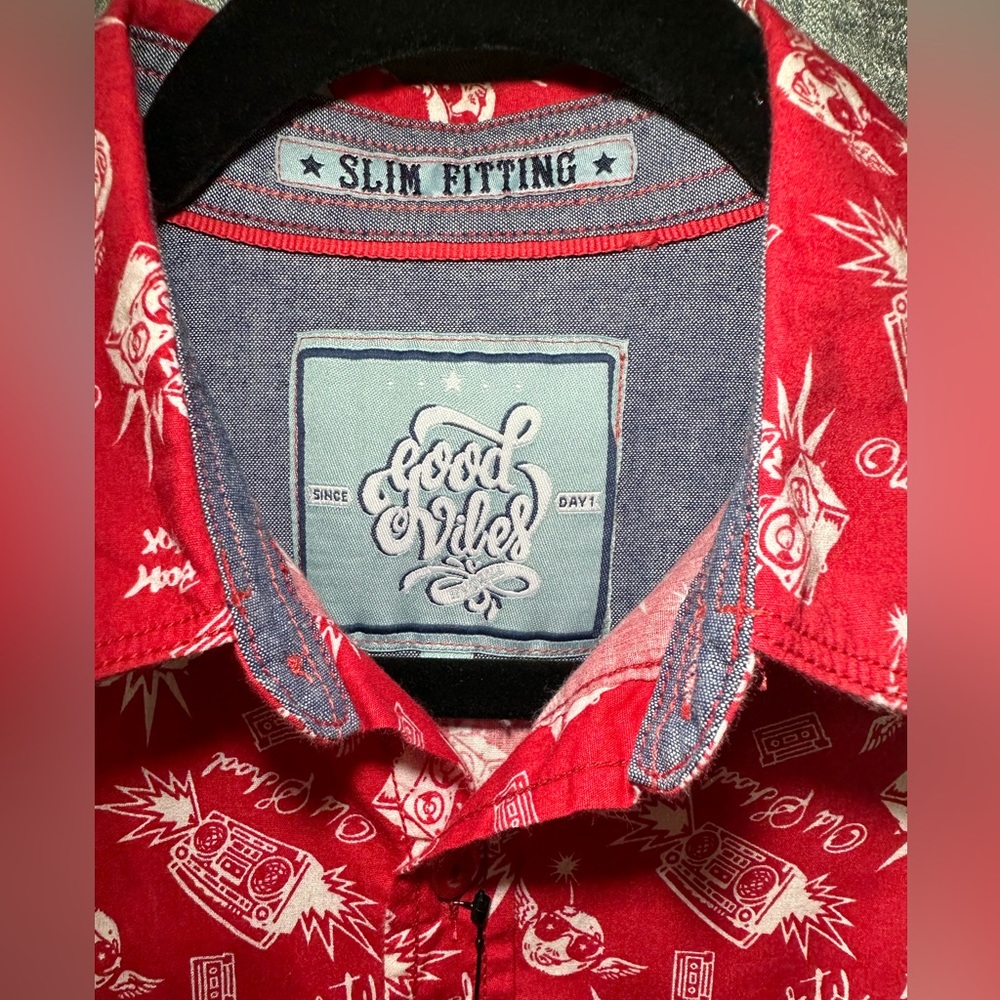 Good Vibes by Drill, Slim Fit Shirt Short Sleeve Button Up Red Cotton. - Picture 4 of 11